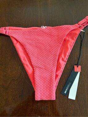 Women's Textured Coral Bikini Bottom - S